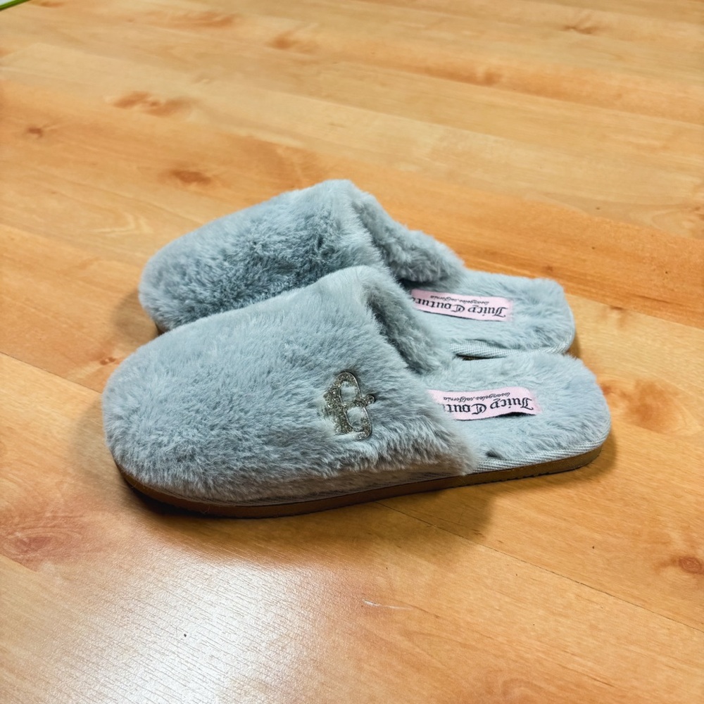 Juicy Couture Gray Faux Fur Plush Y2K Slippers Womens  Size 5/6